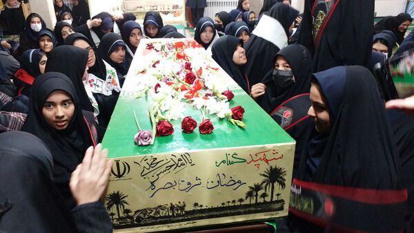 دبیرستان دخترانه شاهد قدسیان میزبان پیکر مطهر شهید گمنام