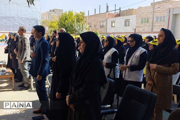 آیین گرامیداشت هفته بهداشت روان و تقدیر از همیاران مشاور در دبیرستان دخترانه رضوان برگزار شد