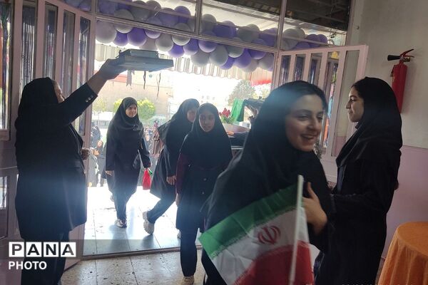 نواخته شدن زنگ مهر در دبیرستان مهدیه فاز ۲ اندیشه شهریار 