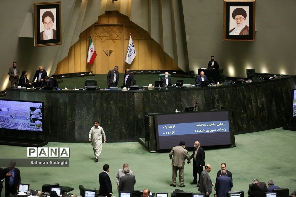 مجلس با تعطیلی روزهای شنبه موافقت کرد