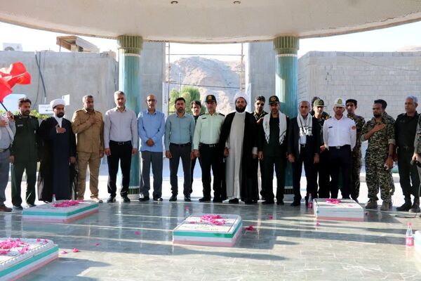 غبارروبی مقبره و مزار شهدای گمنام در شهرستان بندرخمیر