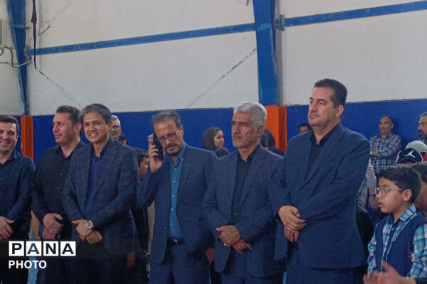 بازدید مدیرکل آموزش و پرورش خراسان شمالی از تمرین سرود «رهبر شهیدم» دانش‌آموزان بجنوردی
