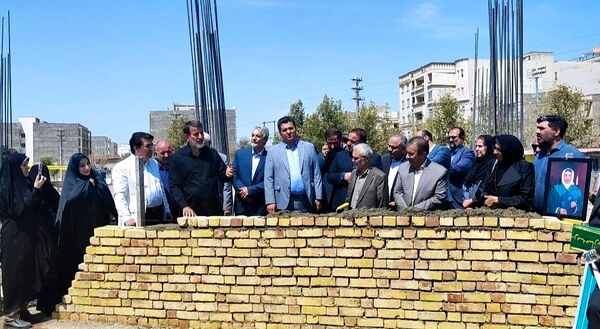 خشت‌گذاری همزمان ۳ باب مدرسه خیری مشارکتی 12 کلاسه در فردیس