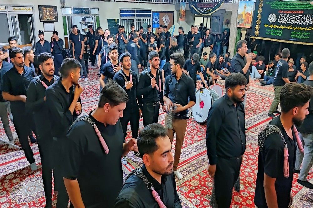 مراسم عزاداری آقا ابا عبدالله الحسین (ع) در شب عاشورا حسینی در شهر بار 
