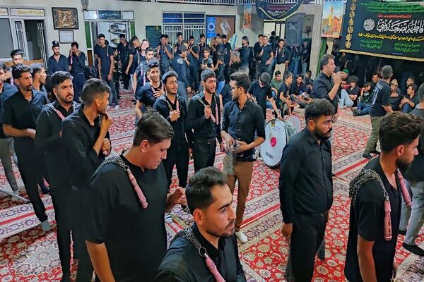 مراسم عزاداری آقا ابا عبدالله الحسین (ع) در شب عاشورا حسینی در شهر بار 