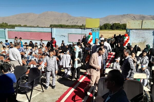 جشن شکوفه‌ ها در دبستان پسرانه شهید رجایی شهرستان سلسله 