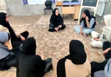 برگزاری نشست کتابخوانی در دبیرستان سادات شهرستان زارچ 