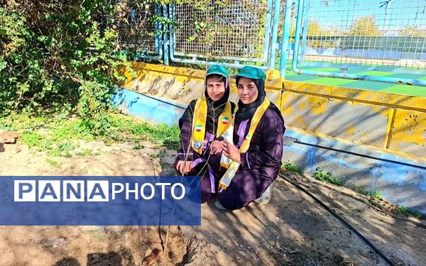  وقتی نهال‌ها هم انقلابی شدند؛ فجر در حیاط مدرسه ام‌البنین