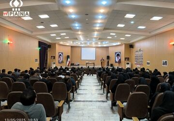 تجلیل از دانش‌آموزان برگزیده درمسابقات جشنواره خوارزمی وپژوهش سراهای دانش‌آموزی