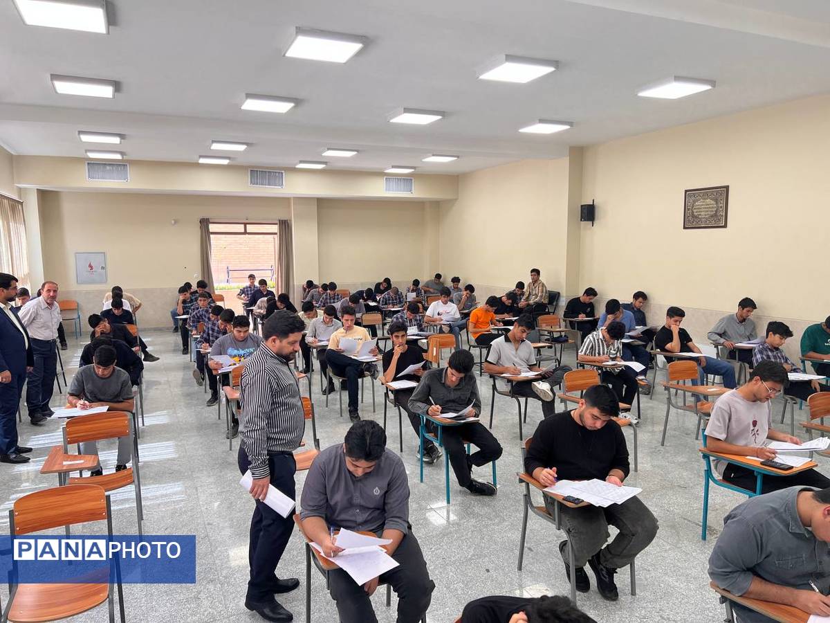 حال و هوای امتحانات نهایی در حوزه‌های دبیرستان‌های اصفهان