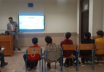 کارگاه آموزشی خبرنویسی و مستندنگاری خبری برای دانش‌آموزان سمپادی شیراز