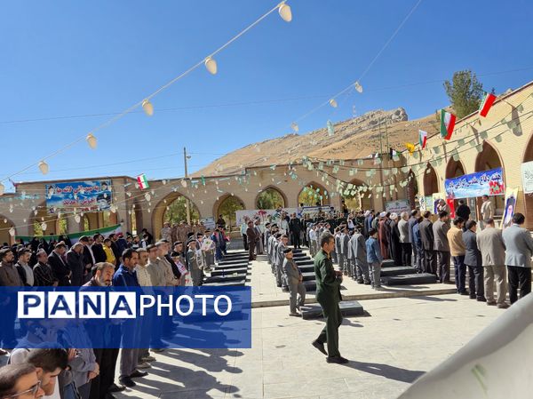 مراسم عطر افشانی گلزار شهدای بیجار در هفته دفاع مقدس