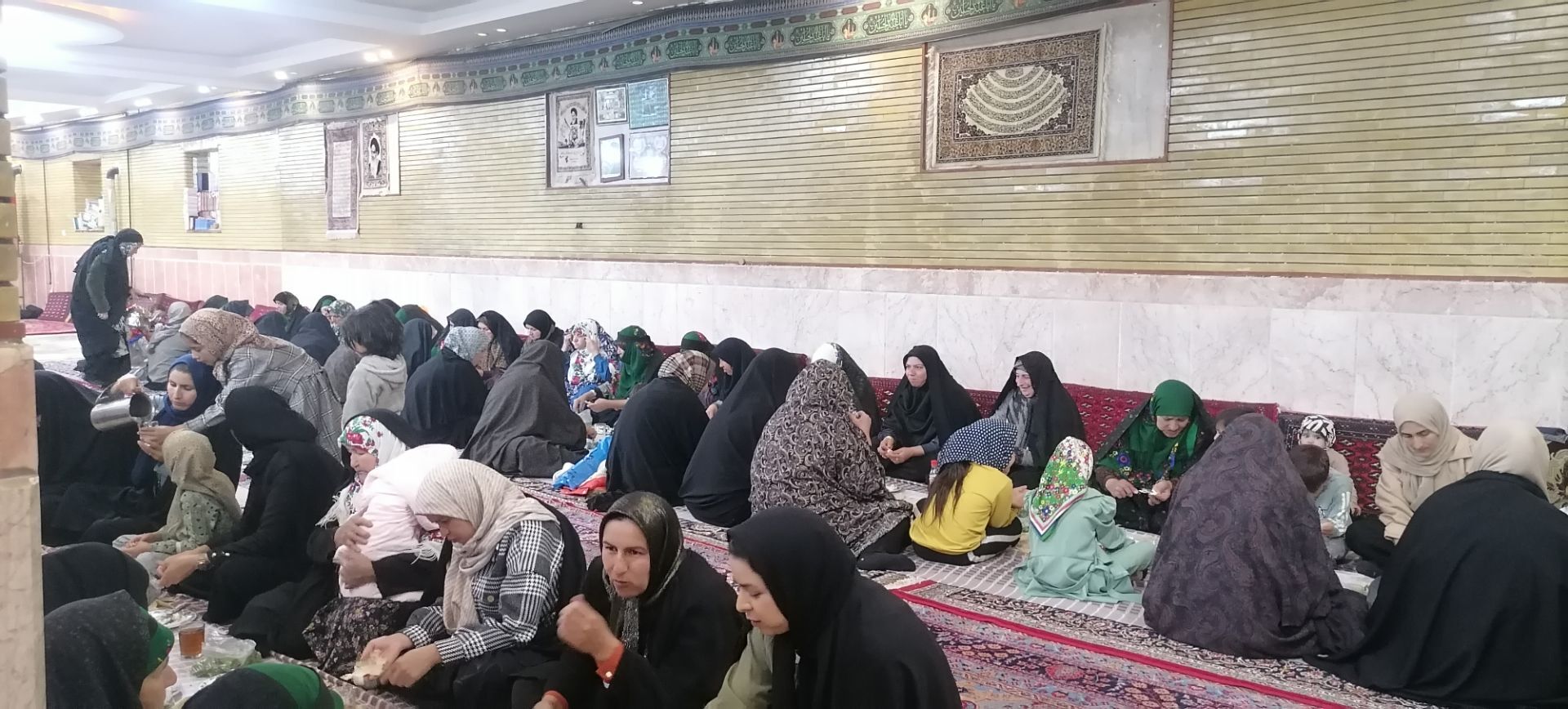 ضیافت افطاری و اقامه نماز جماعت در روز چهارم ماه مبارک رمضان در حسینیه شهر بار نیشابور 