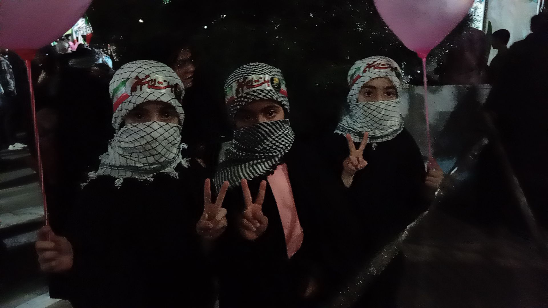 کودکان شهرستان خلیل آباد کف میدان می مانند