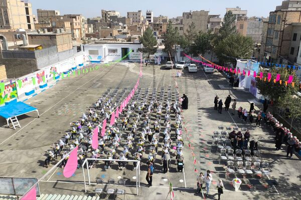 برگزاری جشن شکوفه‌ها در مدرسه عصمت شهرستان رباط کریم 