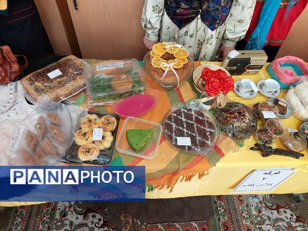 جشنواره غذا به‌مناسبت دهه فجر در دبیرستان معراج 