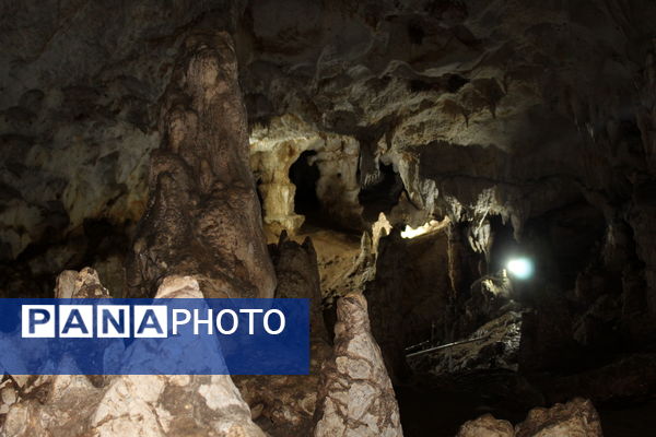 غار ده‌شیخ در دنا یکی از جاذبه‌های منحصر‌به‌فرد گردشگری