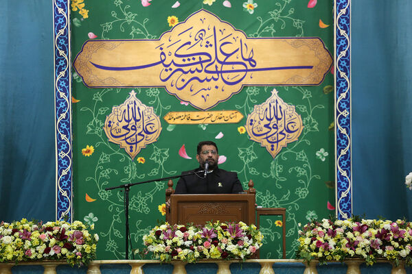 گلباران مزار آیت الله مصباح یزدی در حرم حضرت معصومه(س)