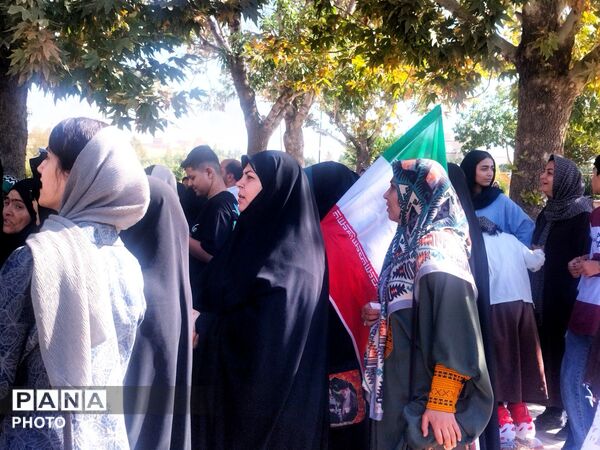 هم‌قدم با خانواده به یاد حماسه‌سازان دفاع مقدس