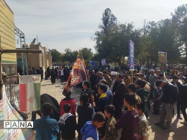 غبار روبی گلزار شهدای شهرستان کاشمر 