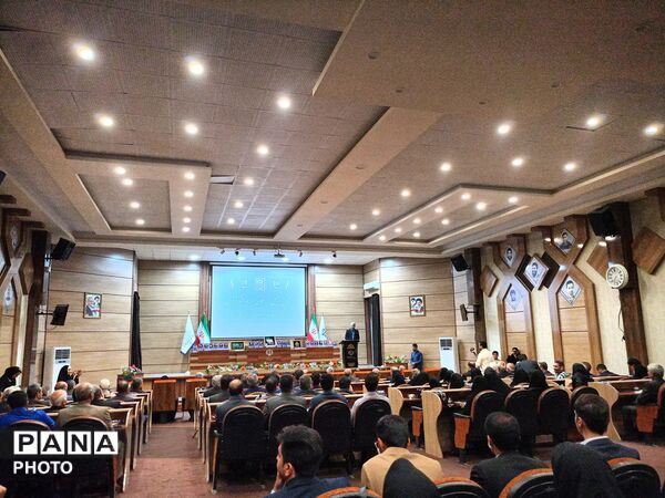 تجلیل از معلمان نمونه شهرستان کاشمر