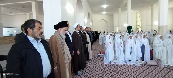 آیین جشن تکلیف دختران دانش‌آموز در جعفریه قم