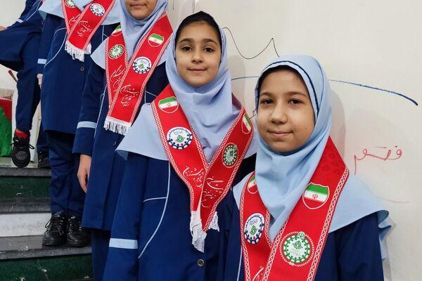 افتتاحیه جشنواره فرهنگی هنری ماها در دبستان قدر بهارستان۲
