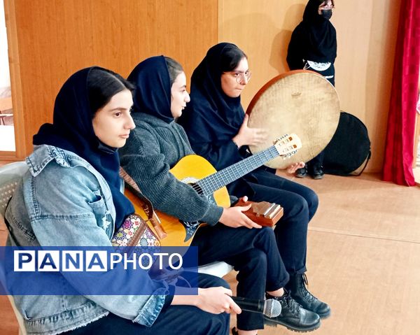 نمایشگاه هفته هنرهای مدرسه (ماها) در دبیرستان سمیه بجنورد