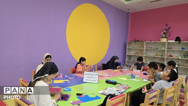 دنیایی از رنگ‌ها و تخیل در دستان کوچک کودکان