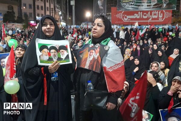 باز هم حضور پرشور و باشکوه مردم شهرستان قدس امشب درمیدان امام خامنه‌ای 