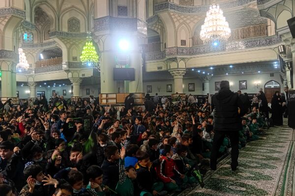 حضور دانش‌آموزان ناحیه دو شهرری در مراسم نوگلان فاطمی