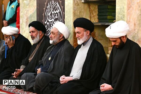 اجتماع عاشقان و زائران حضرت سید الکریم (ع) در شب رحلت آن حضرت 