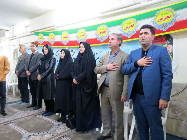 جشن انقلاب و کلنگ زنی زمین چمن دبیرستان شاهد امام حسین (ع)