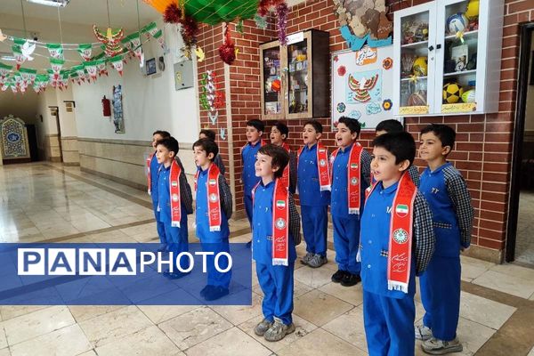 زنگ انقلاب با رونمایی از نمایشگاه دست‌سازه‌ها