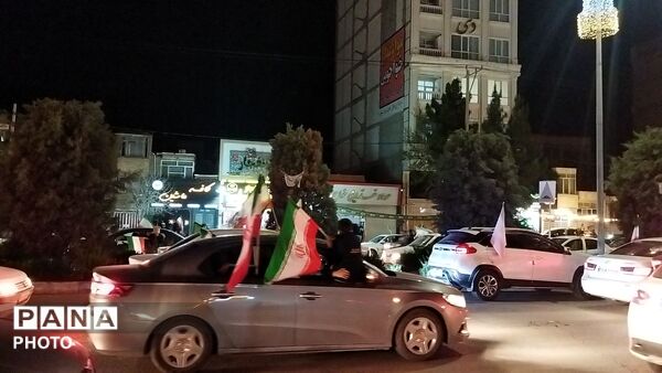 پرچم های ایران بر فراز بلوار فضل نیشابور قرار گرفت 