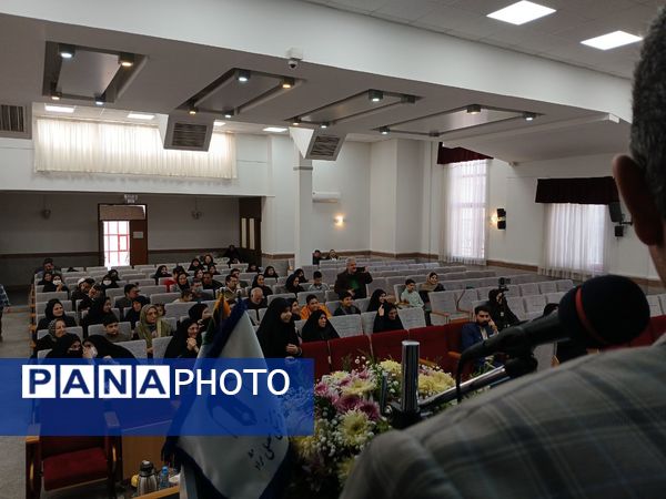 آیین تکریم و تجلیل از پژوهشگران برتر ناحیه۶