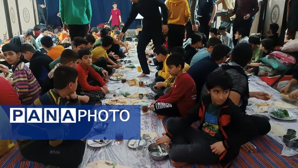 افطاری دومین روز اعتکاف دانش آموزی «سه روز در بهشت»