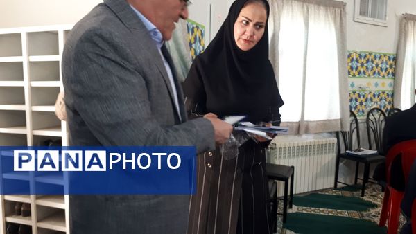 جلسه مجمع عمومی انجمن اولیا و مربیان در دبیرستان شاهد شهید حمامی ناحیه 6 مشهد