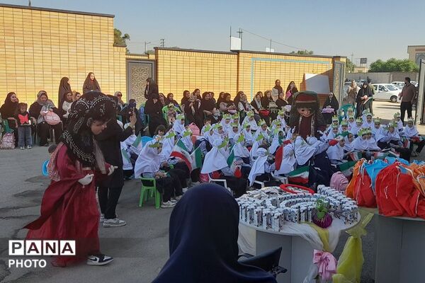 جشن «شکوفه‌های بهشتی» در دبستان محدثه شاهد ورامین