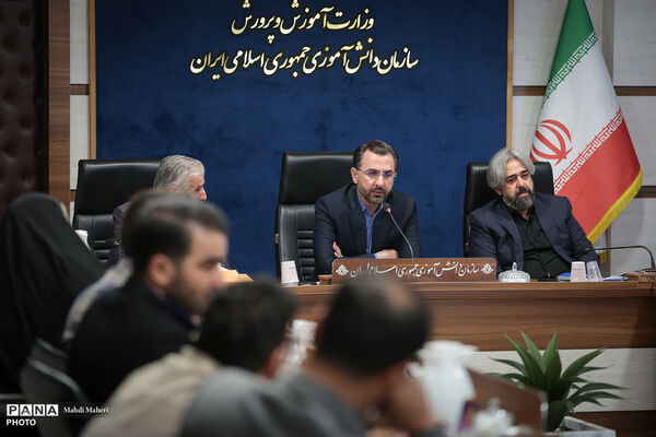 نشست قائم مقام معاون وزیر در سازمان دانش‌آموزی با مدیران سازمان و مسئولان خبرگزاری پانا استان‌ها به‌مناسبت روز خبرنگار