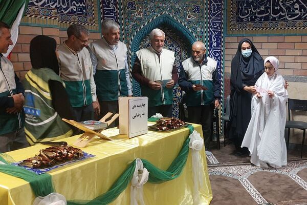 استقبال پرشور دانش‌آموزان دبستان صدیقه کبری(س)از خادمان رضوی در "چهارشنبه‌های امام رضایی"