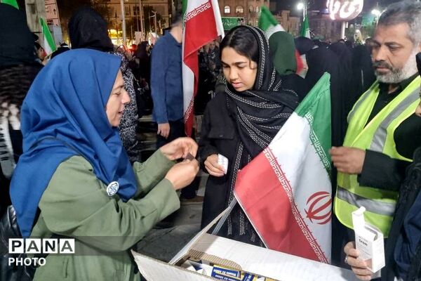 برپایی ایستگاه سلامت با حضور سفیران سلامت دانش‌آموزی ناحیه 2 شهرری در میدان نماز