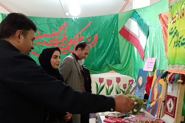 برگزاری نمایشگاه مشاغل خانگی در دبیرستان شاهد ام ابیها، شهرستان آباده