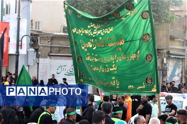 حضور پرشور کودکان قمی در دسته‌های عزاداری روز تاسوعا 