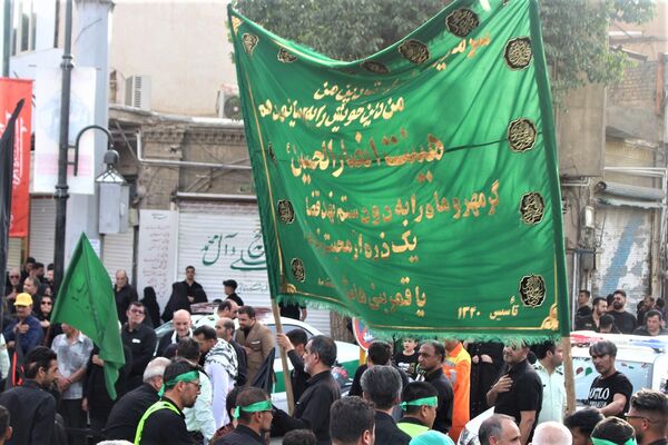 حضور پرشور کودکان قمی در دسته‌های عزاداری روز تاسوعا 