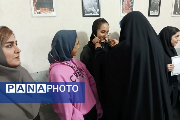 رقابت فکری دانش آموزان شهرستان قدس در مسابقات شطرنج دانش‌آموزی 