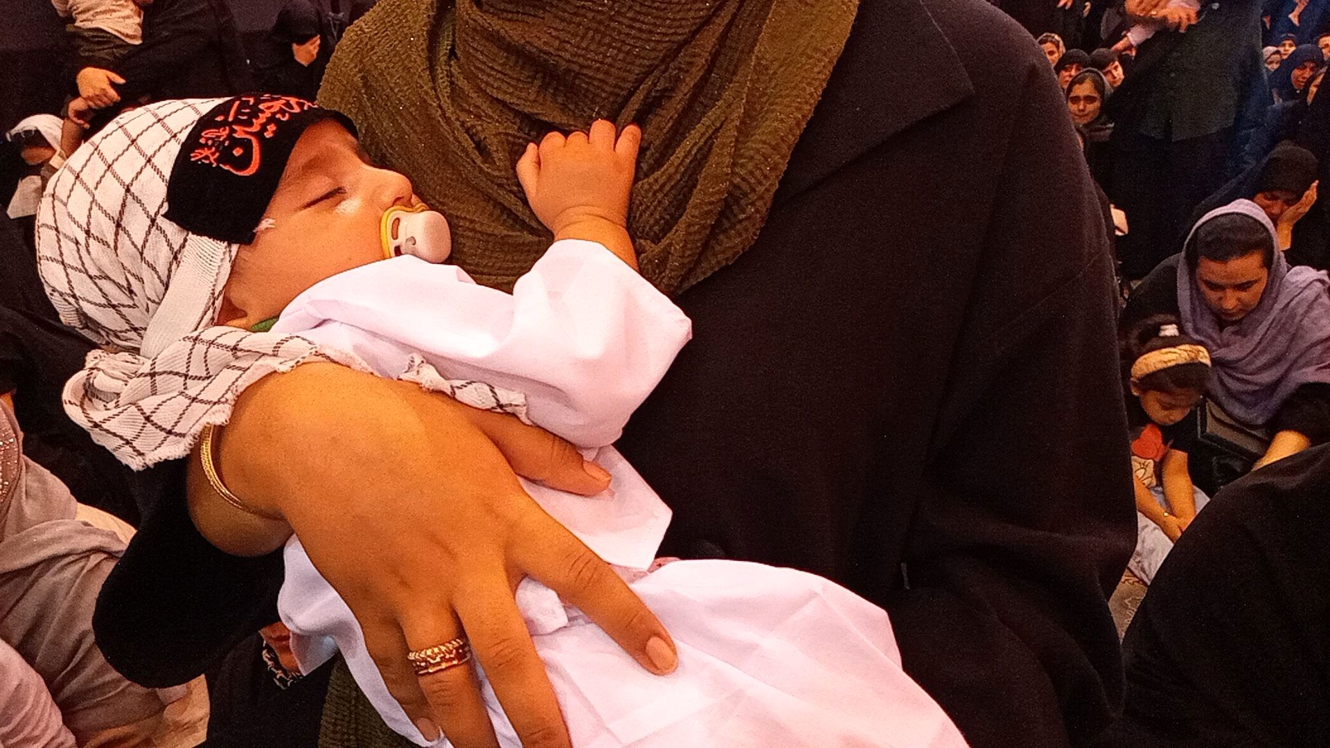 مراسم شیرخوارگان حسینی در حسینیه عاشقان ثارالله قائمشهر