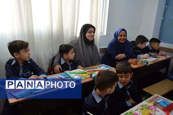 برگزاری جشن شکوفه‌های کلاس اولی دربهارستان‌دو