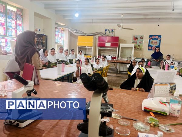 بازدید دانش‌آموزان حضرت معصومه(س) شاهد از پژوهش‌سرای رازی