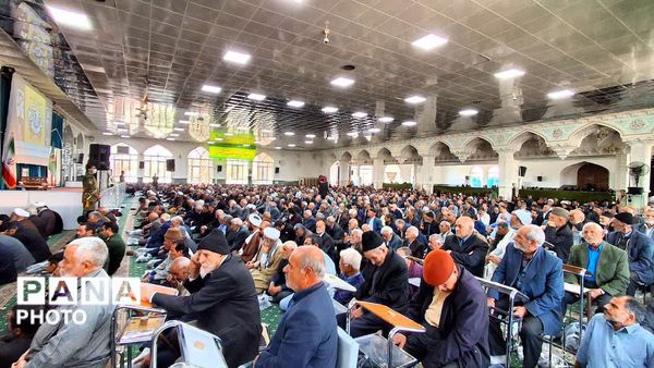 نماز جمعه ای با عطر رمضان در کاشمر 